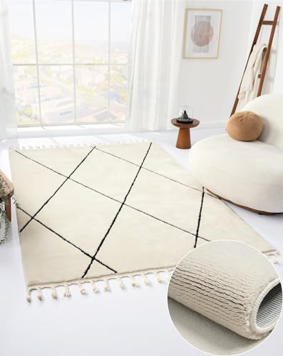 MY-RUG Teppich Ida 140x200 cm - Boho Esszimmerteppich Weiß Schwarz | Skandinavischer Fellteppich mit Fransen, Rauten-Muster im Vintage Look, flauschiges Kunstfell, pflegeleichter Hochflor