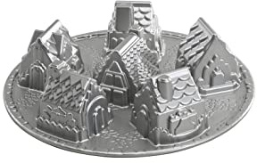Nordic Ware Tortiera Villaggio Gingerbread House, Stampo Torta a Forma Casette di Pan di Zenzero Natalizie, Teglia Forno in Alluminio, Accessori Cucina di Alta Qualità Made in USA, Colore: Argento