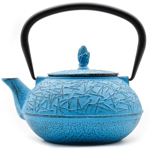 Zen Minded Théière Traditionnelle Japonaise En Fonte Tetsubin Avec Filtre à Feuilles Mobiles En Acier Inoxydable Pour Thé Vert Et Noir, Café Et Infusions 800 Ml Motif Pin - Bleu
