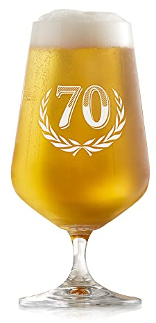 AMAVEL Biertulpe als Geburtstagsgeschenk mit Gravur, Formschönes Bierglas mit Stiel 0,4 ML zum 70. Geburtstag mit Jahreszahl, Pilstulpe als Geschenkidee für Bierliebhaber, Geschenke für Papa und Opa
