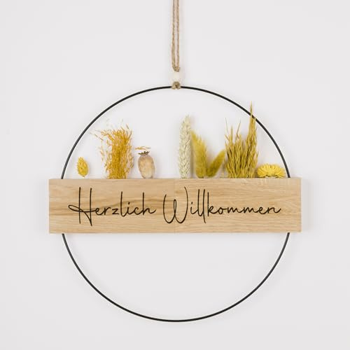 Türkranz Haus mit Trockenblumen I Dekokranz ganzjährig I Willkommenskranz mit Herzlich Willkommen graviert I Türdekoration außen & innen I personalisierbar (Trockenblumen Senfgelb, Metallring 30cm)