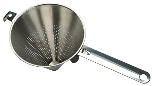 Colador chino de acero inoxidable de 13 cm de diámetro, robusto y práctico. El colador está hecho de malla fina y es ideal para filtrar caldos o pasadas.