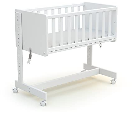 AT4 – Weige Babybett Beistellbett Holz mit Matratze und rollen CONFORT Weiß 40 x 80 cm| 86 x 58,5 x 80 cm | Kinderbett mit Matratze inklusive 40x80x5cm | 4 multidirektionale Räder | Leicht zu bewegen
