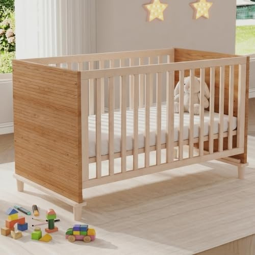 Merax Babybett 70 x 140 cm, Gitterbett mit 5-Fach Höhenverstellbarem Lattenrost, Kinderbett mit Stabilen Stützbeinen und Rundum-Gitter, Naturholz, Freistehendes Baby Bett, ohne Matratze