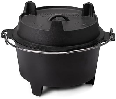 Grillfürst Dutch Oven ca. 6 Liter - stabil stehender Feuertopf durch speziell entwickelte T-Füße, hitzebeständiger Gusseisen Topf, Deckel als Pfanne nutzbar, mit Pflegepaste, Deckelheber + Kochlöffel