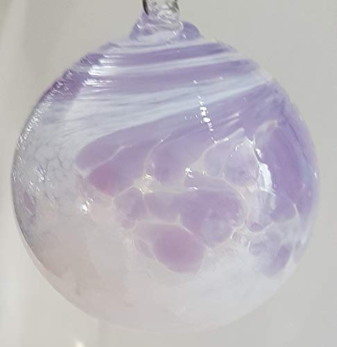 Oberstdorfer Glashütte Kugel zum hängen Dekokugel Fensterkugel Bunte Glaskugel Ornament Farbe Flieder weiß Fensterdekoration mundgeblasenes Kristallglas Durchmesser ca. 9 cm
