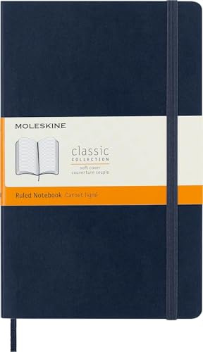Moleskine Classic Notebook, Taccuino a Righe, Copertina Morbida e Chiusura ad Elastico, Formato Large 13 x 21 cm, Colore Blu Zaffiro, 192 Pagine