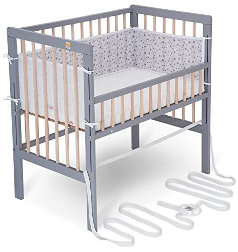FabiMax Baby Beistellbett für Boxspringbett, TÜV geprüft 2022, inkl. Matratze und Nestchen aus Netzstoff, Buche massiv grau/Natur, Air/graue Sterne auf weiß