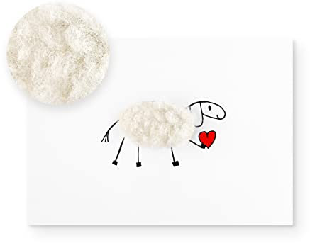 Inkognito Plüsch Postkarte, Anlass: ''flauschig'' im Motiv: ''Plüschkarte Schaf mit Herz'', Künstler/Künstlerin: ''Barbara Dienz-Sengmüller'' Art-Nr.: 20777 vom Berliner Verlag