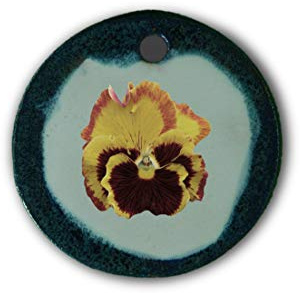 Schöner Keramik-Anhänger „Stiefmütterchen“ in blau marmoriert; Schmuck Kette Kettenanhänger Geschenk Kunsthandwerk Keramik rund Talisman Halskette Aufmerksamkeit Mitbringsel individuell