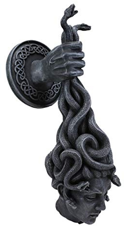 Ebros Griechische Mythologie Severed Head of Goddess Medusa mit Schlangenhaaren zum Aufhängen von Perseus Handdekoration, 31,1 cm hoch, verfluchte Gorgon Sisters Gothic Wasserspeier Gedanken