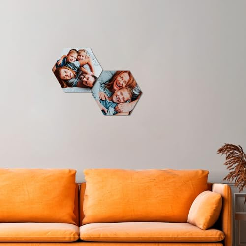 FLYERALARM Hexagon Fotokachel 21 x 18 cm I 2 Stück I Hartschaum I Fotowand mit eigenem Bild gestalten I Inklusive Montagematerial I Personalisierte Geschenke
