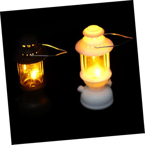 VALICLUD 2stücke Miniatur-Petroleum-Laterne Mit Led-licht Puppenhausmöbel Retro-öllaterne Miniaturszenenornament Puppenhauszubehör Hurricane-Laterne Dekoration Für Miniaturszenen