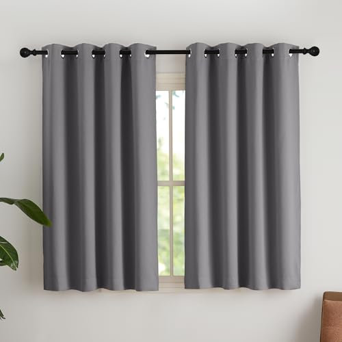 NICETOWN Cortinas Cortas de Ventanas Grises Opacas Cortinas Blackout Termicas Aislantes Frio Decorativas para Salon Dormitorio Habitacion 2 Paneles con Ojales 140x145cm Gris