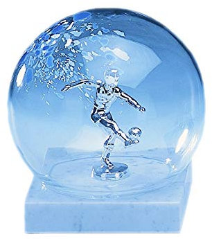 Henecka 🔮 Geschenk-Idee, Sport-Pokal -mundgeblasene Kristallkugel mit Metallfigur auf Marmorsockel-, aus bayrischer Kristallpokalmanufaktur mit Wunschgravur (Fußballer)