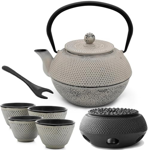 Asia Teekanne Gusseisen Set 1.1 Liter - grauer Teekessel & Edelstahl-Filter-Einsatz für losen Tee & Teebecher (4 Tassen) & Deckelheber & Stövchen