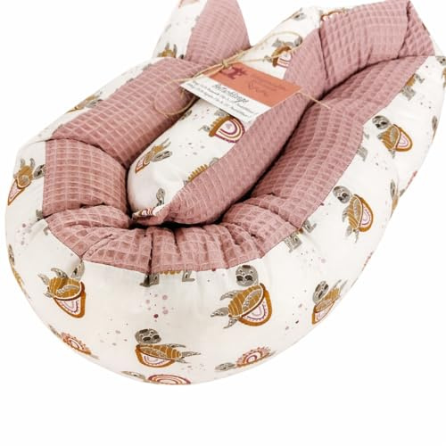 Schlangenmanufaktur® Baby Kuschelschlange Stillkissen Altrosa mit Schildkröten 180x13cm Handgemacht in Bayern aus Öko-Tex® Kopfschutz für Wickeltisch Nackenrolle Seitenschläferkissen