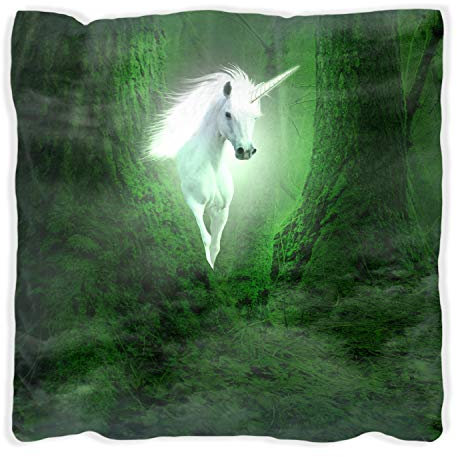 Wallario Dekokissen 40 x 40 cm mit weißer Rückseite, Weißes Einhorn im grünen Wald, Kuschelkissen mit weicher Plüsch-Oberfläche