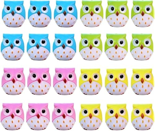 LATERN 24 Stück Mini Eulenspitzer, 4 Farben Neuheit Zwei Löcher Bleistiftspitzer mit Behälter für Kinder Studenten Geburtstags Geschenke Partytütenfüller (4,5 x 4,3cm)