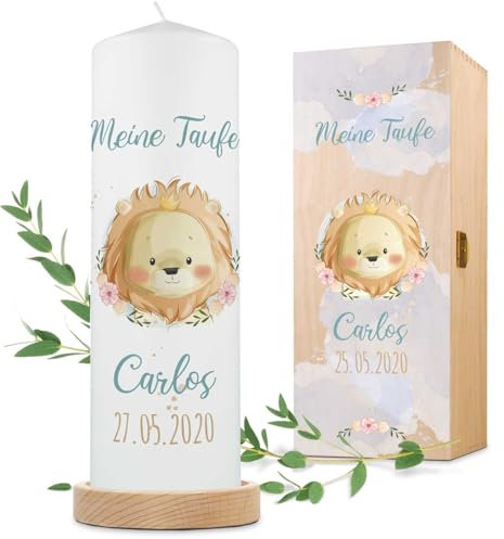 GRAVURZEILE Bedruckte Kerze - Taufkerze Babylöwe mit Name & Datum - brilliant bedruckte Kerze zur Taufe - Personalisiertes Taufgeschenk für Mädchen & Jungen - Hochwertige Stumpenkerze 250/80 mm