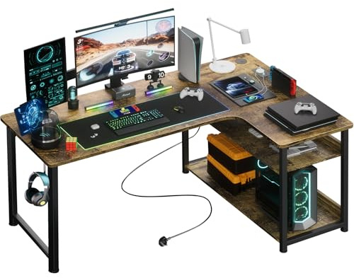 COMHOMA tavolo da gioco con ripiano, scrivania ad angolo con presa e porta di ricarica USB, scrivania per computer da 120 cm a forma di L, tavolo per PC per ufficio, ufficio domestico (Marrone-130)