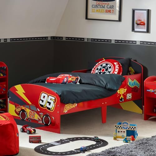Disney Cars Rayo Mcqueen Cama para niños pequeños: construcción robusta de madera manufacturada, laterales protegidos, listones de madera, se adapta a colchones de 140 x 70 cm (colchón no incluido)
