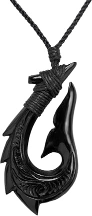 81stgeneration Handgeschnitzter Großer Gezackter HEI Matau Walschwanz-anhänger aus Horn | Taonga Surfer-Accessoire für Herren | Handgemachte Tribal Schwarze Fischhaken Halskette