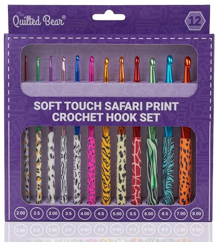 The Quilted Bear Häkel Set Anfänger & Profis (12 Stk) - Häkelnadel Set Ergonomisch mit Weichem Polymer-Griff - Tier & Buntes Muster - Häkelnadel 2mm bis 8mm Größe