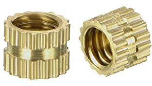 sourcing map 100 Stück Gewindeeinsatz Rändelschrauben mit Gewindeeinsätzen M4 x 4mm(L) x 5mm(OD) Messing