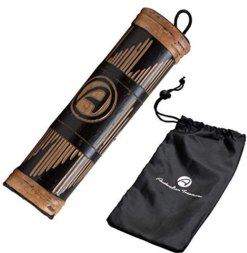 AUSTRALIAN TREASURES Regenmacher Instrument 20 cm, Reliefgeschnitzt aus Bambusholz, Inkl. Regenmachertasche, Rainmaker, Regenstab, Regenrassel, Musikinstrument für Entspannung, Rhythmus und Klang