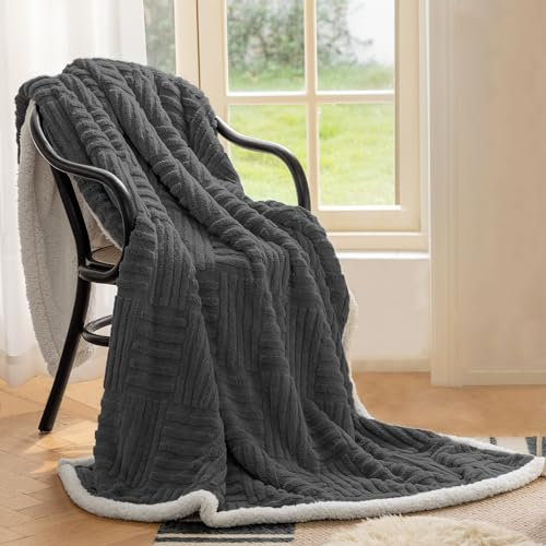 Homebliss Coperta Plaid Pile Sherpa 130 x 150 cm, Coperta Calda e Confortevole Flanella- Certificata Oeko-TEX®, Copri Divano,Copriletto,Plaid Singolo Divano Fluffy di Alta qualità-Grigio Scuro