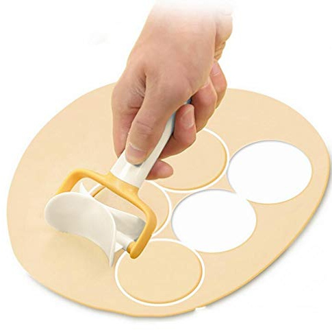 TOSSPER 1pc Biscuits Rond Roulement Biscuit De Biscuit Découper Pâtisserie Pâtisserie Cercle Couteau Cuisine Outil Plastique 17x9cm Ustensiles De Couteau Roulant