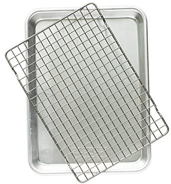 Nordic Ware Naturals® Quarter Sheet with Oven-Safe Nonstick Grid