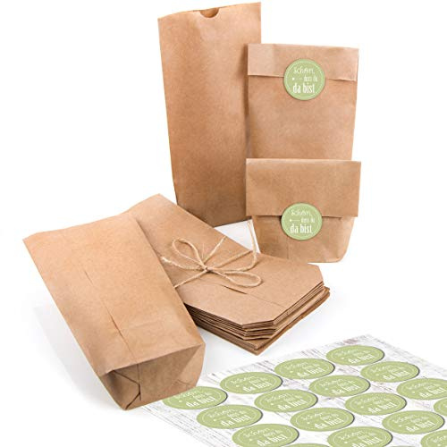 Logbuch-Verlag 24 kleine braune Papiertüten aus Kraftpapier 10,7 x 22 x 4,2 cm + 24 Sticker SCHÖN DASS DU DA BIST hellgrün - Verpackung Gastgeschenk Mini-Geschenk
