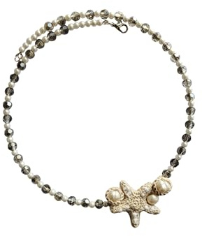 Collana Stella Marina all’Uncinetto con Perle d’Acqua Dolce – Cotone Beige e Perline di Vetro – Gioiello Artigianale Ispirato al Mare