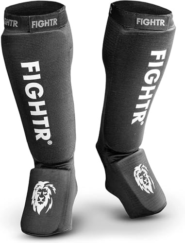 FIGHTR® Protège-tibias - avec un ajustement parfait et un rembourrage idéal | Protection des tibias pour les coups de pied en kickboxing, MMA, Muay Thai et autres arts martiaux (Noir, L)
