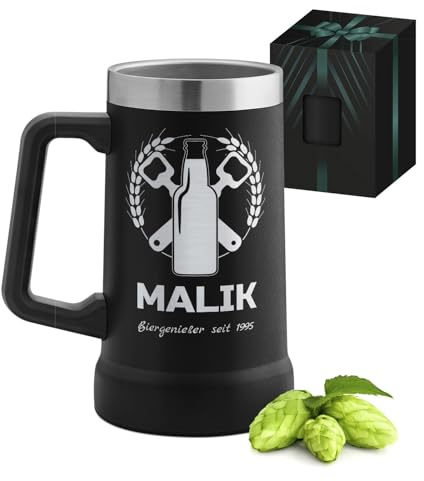 Maverton Isoliertes Bierglas mit Gravur 700 ml Schwarz- Edelstahl personalisierter Bierkrug für Bierfreunde - mit Henkel - Männergeschenke - Bier Geschenke für Männer