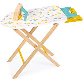 Janod - Tabla de planchar para niños, con mesa deslizante + 1 plancha + 3 perchas - Juguete de imitación de madera - Certificado FSC - 3 a 8 años, J06502