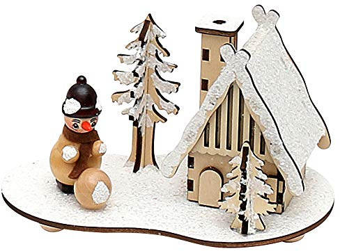 Dekohelden24 Wunderschöne Holzszene, Räucherhaus und Schneemannfigur mit Ball, verschneit, ca. 14 cm