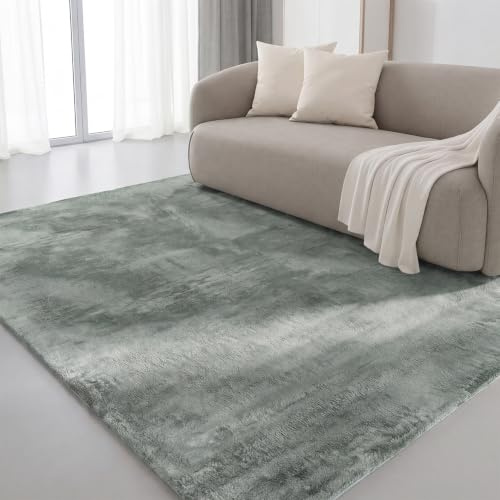 Interiyou Fargo - Teppich Wohnzimmer 120x170 cm Grün - Kurzflor Waschbar und rutschfest - Flauschiger Fellteppich aus Kunstfell - weicher Langflor Fell