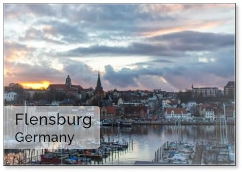 Dramatischer Himmel bei Sonnenuntergang in Kleinstadt Deutschland, Flensburg, Kühlschrankmagnet