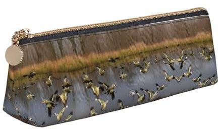 NBAGHPQ Jagd fliegende wilde Enten Druck stilvolle Leder Federmäppchen mit großer Kapazität mit Reißverschluss Dreiecksbeutel Kugelschreiber Jungen Mädchen