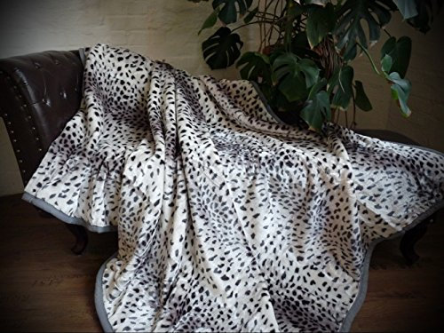 Natur-Fell-Shop Kuscheldecke Tagesdecke Decke im Design Schnee - Leopard 160x200cm