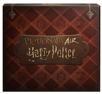 Mattel Games Pictionary Air Harry Potter, ve lo Que dibujas en Pantalla, con Varita para Dibujar en el Aire, Juego de Mesa para niños y niñas +8 años, Version española, HDC62