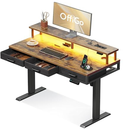OffiGo Höhenverstellbarer Schreibtisch mit Schubladen, 120cm, Braun | Mit Monitorständer und Schubladen, inkl. Steckdosen und LED-Lichtleiste, und Leiser Motor, Geeignet für Home-Office