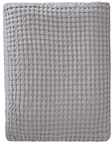URBANARA Veiros Tagesdecke 220x240 cm I 100% Baumwolle Made in Portugal Waffelpique Nachhaltig & Weich I Sofa Bett-Überwurf Couchdecke Wohndecke Kuscheldecke Plaid Bedspread Oeko Tex 100 I Hellgrau