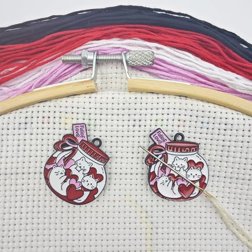 2 Stück lustige Katzennadel-Minder, magnetischer Nadelhalter für Kreuzstich, Nähen, Sticken und Handarbeiten Zubehör (Wishing Bottle Cat)
