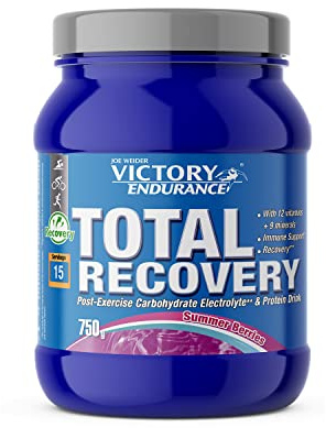 VICTORY ENDURANCE Total Recovery (750g) Sabor Summer Berries, Preparado Bebida Post-Entreno de Carbohidratos Electrolitos y Proteínas, Con BCAA 2:1:1, 12 Vitaminas y 9 Minerales, Recuperación Rápida