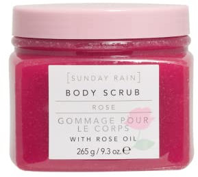 Sunday Rain Gommage doux végétalien, infusé avec de l'huile de rose apaisante, de la vitamine A et des minéraux antioxydants pour renouveler et tonifier la peau, parfum de pétales de rose frais, 265 g