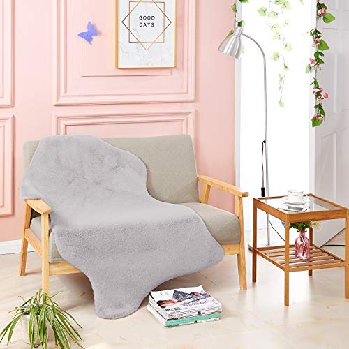 Kunst-Fell-Teppich Kurzflor | Flauschiger Wohnzimmer-Teppich, als Schlafzimmer Deko oder Kinderzimmer | rutschfest und waschbar in Waschmaschine | Grau - Fell 80x120cm